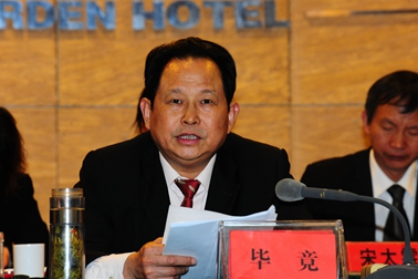 万正集团董事长毕竟在大会上做重要讲话.JPG