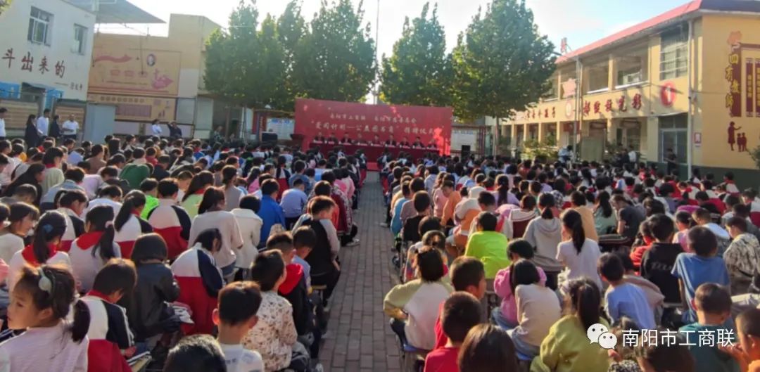 “爱阅计划—公益图书角”捐赠仪式在邓州举行1.jpg